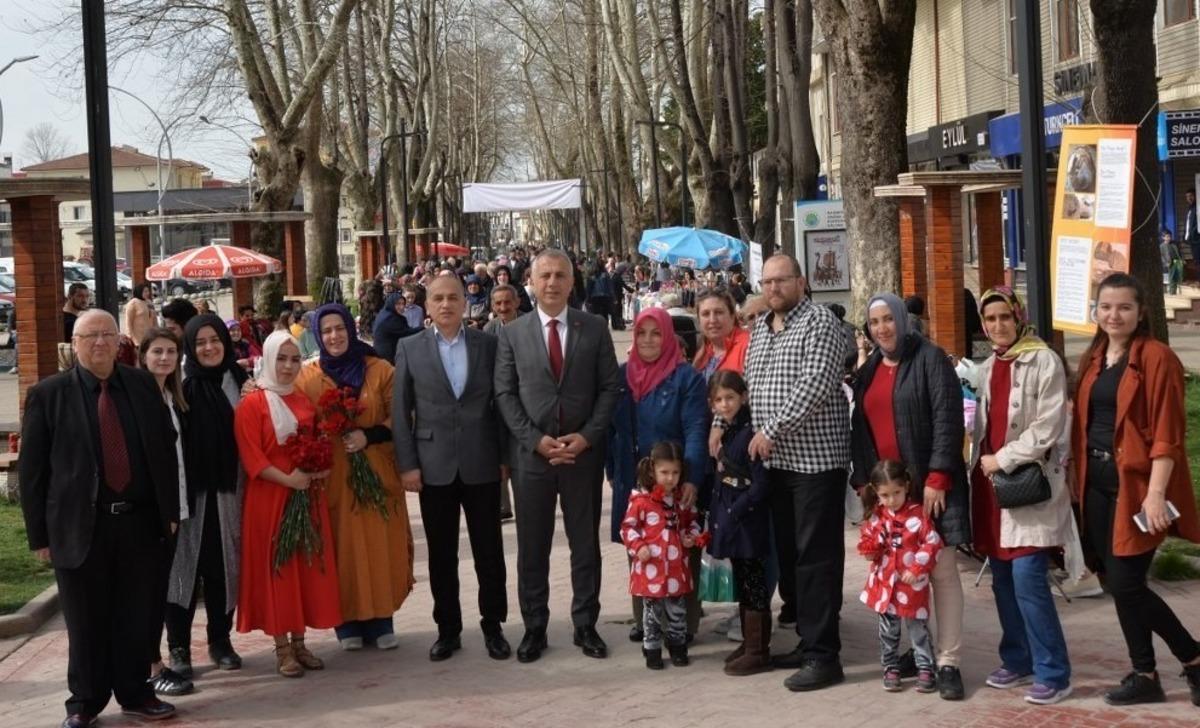 Hendekli kadınlar el emeği g&ouml;z nuru &uuml;r&uuml;nlerini satışa &ccedil;ıkardı
