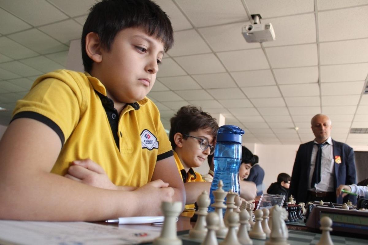 Elazığ&rsquo;da 330 sporcunun katıldığı satran&ccedil; turnuvası başladı