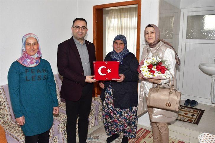 Başkan Erdoğan’dan şehit annelerine ziyaret G4