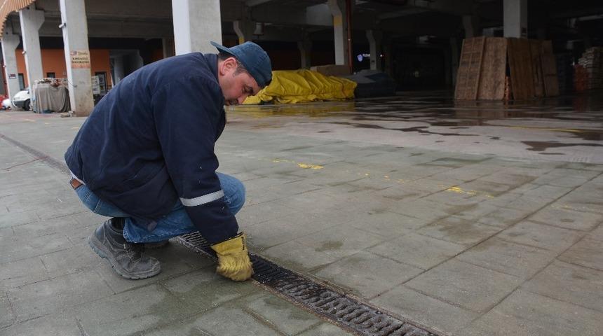 Pazarcı esnafının &ccedil;ağrısı Başkan H&uuml;rriyet&rsquo;i harekete ge&ccedil;irdi