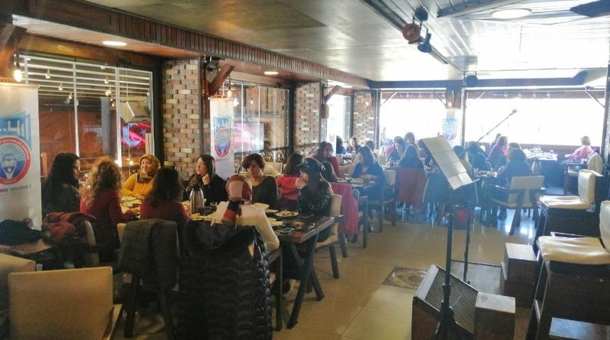 Eğitim-İş Sendikası , kadın y&ouml;neticileri ve &uuml;yeleri ile bir araya geldi