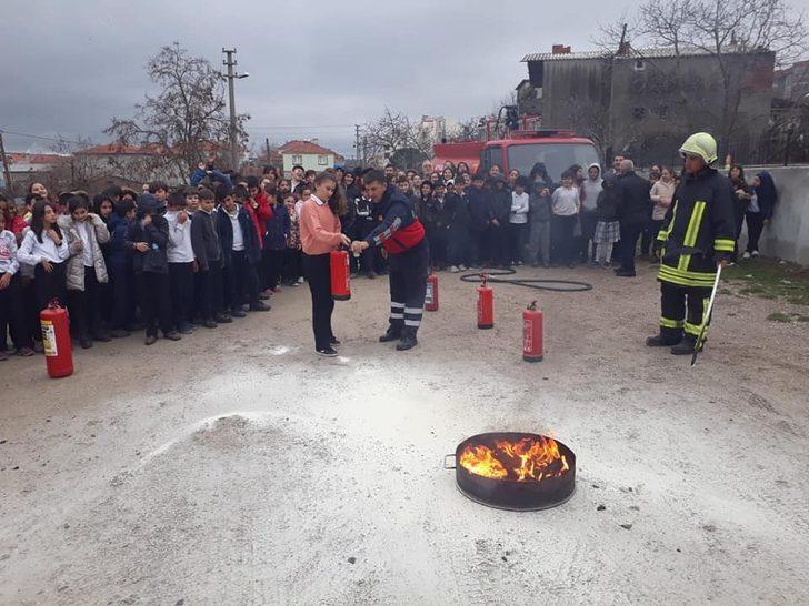 Ayvacık’ta itfaiyeden okullarda yangın tatbikatı G4