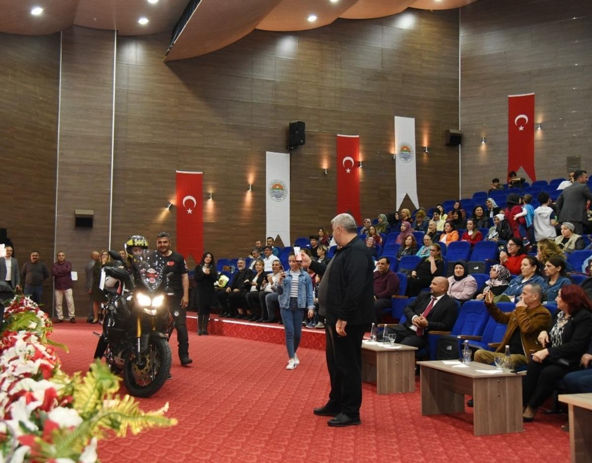 Mersin&rsquo;de kadınlara &rsquo;başarıya giden yol&rsquo; anlatıldı