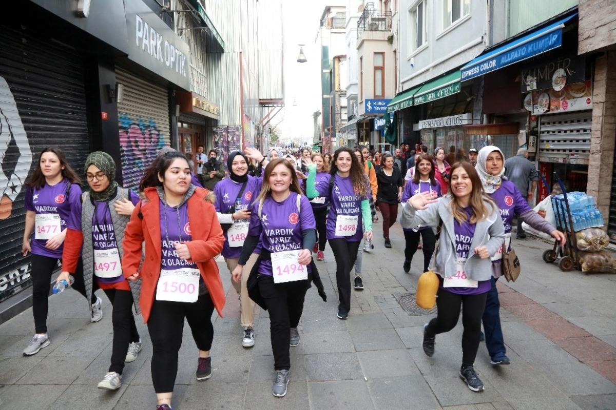 K&uuml;&ccedil;&uuml;k&ccedil;ekmeceli kadınlar 8 Mart&rsquo;ı sanat ve sporla kutladı