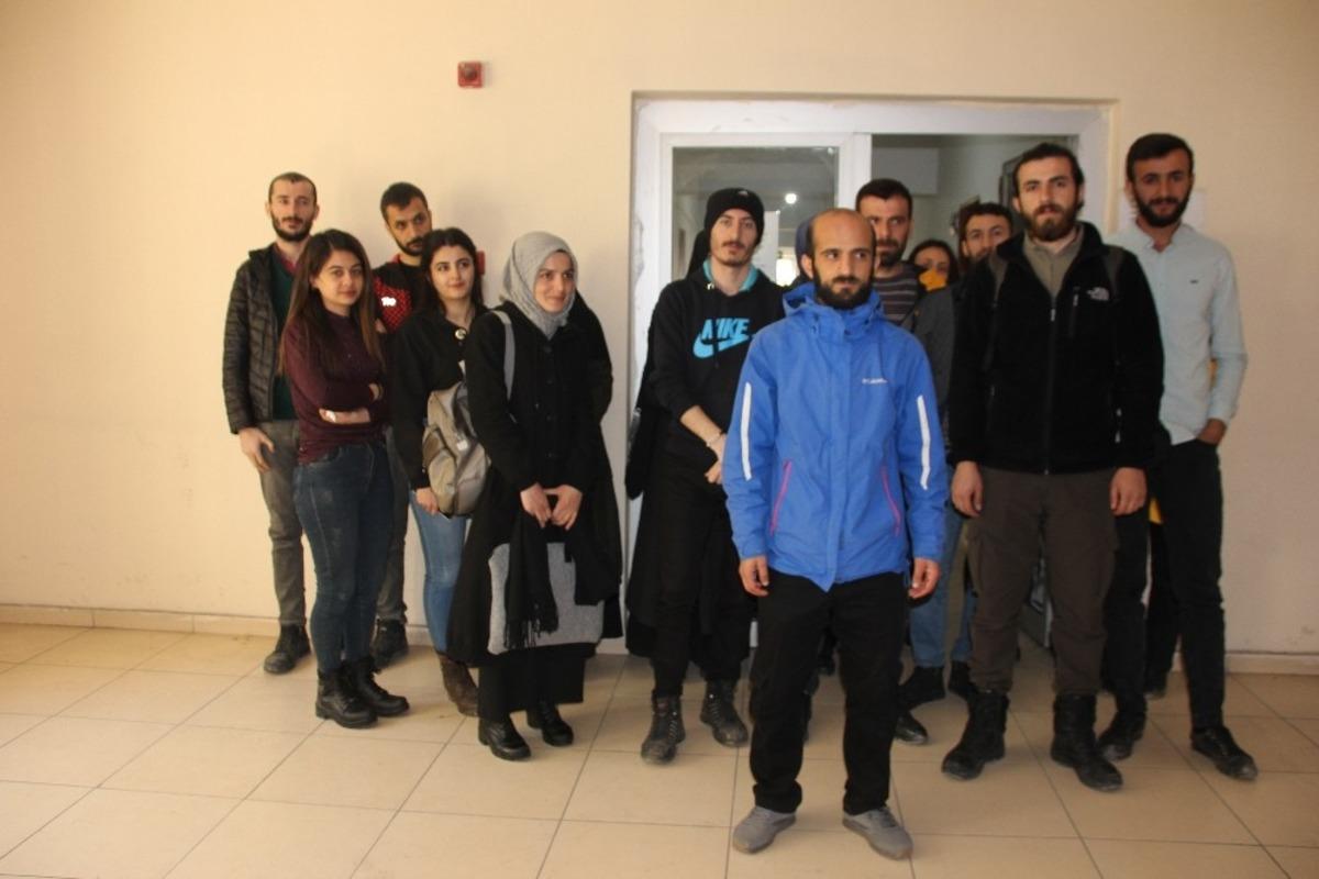 Hakkarili &ouml;ğrenciler et&uuml;t merkezi istiyor