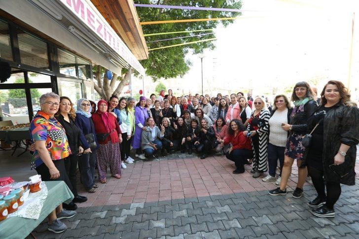 Üretici kadınların buluşma mekanı Özgür Kafe açıldı G1