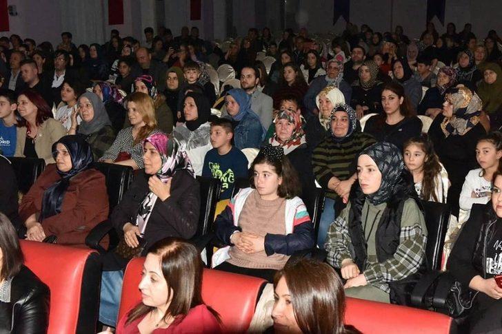 Mustafakemalpaşa’da ‘Sesimi Duyuramadım’ oyunu sahnelendi G4