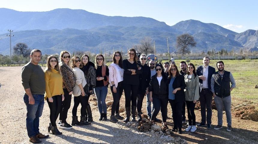 Genç OSD kadın üyelerini fidanlarla onurlandırdı