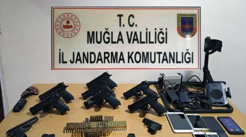 Muğla&rsquo;da silah ka&ccedil;ak&ccedil;ılığına 2 tutuklama