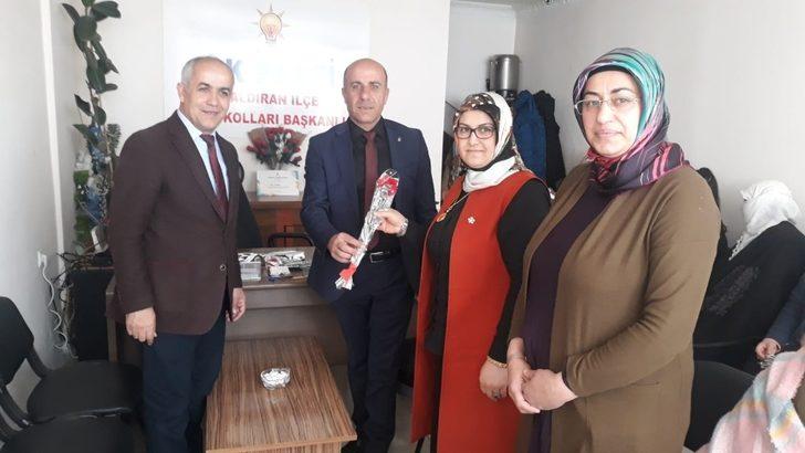 Başkan Ensari’den kadınlara gül G2