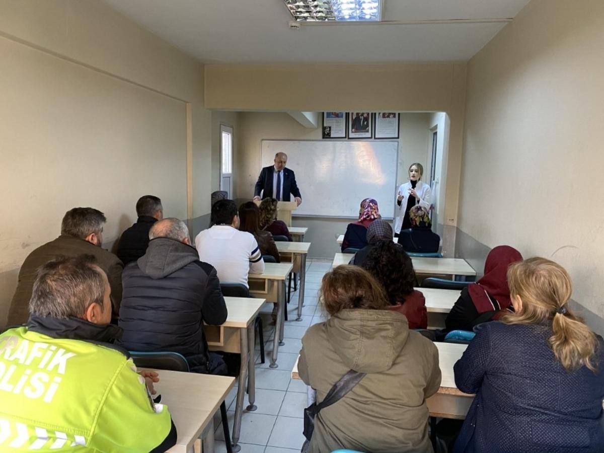 Akhisarlı velilere yeni sınav sistemi anlatıldı