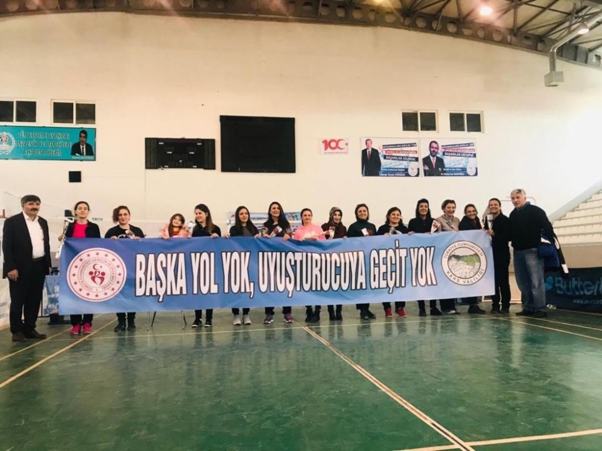 Kars&rsquo;ta Badminton turnuvasında uyuşturucuya dikkat &ccedil;ekildi