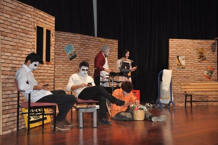 Gençler hayallerini sahneye taşıdı G2