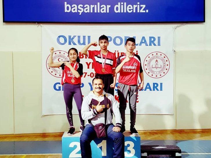 Kepsut’lu bilek güreşçilerinden başarı G3