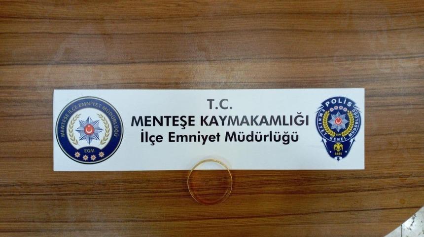 Menteşe&rsquo;de ayarı d&uuml;ş&uuml;k altın satmaya &ccedil;alışan ş&uuml;pheli yakalandı