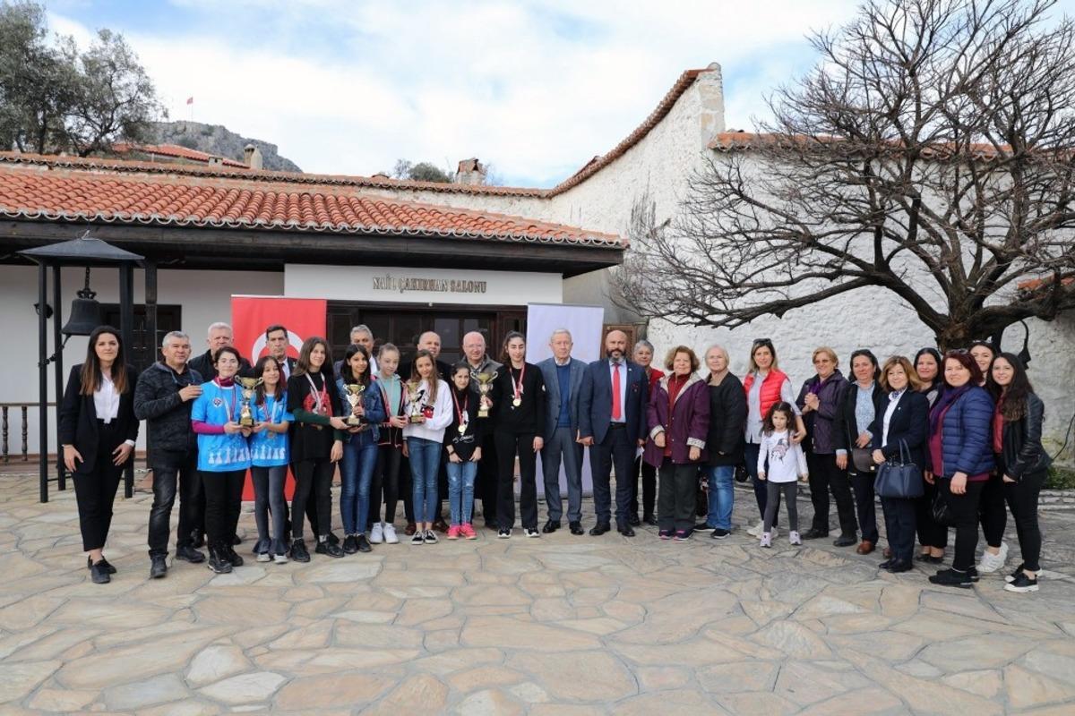 Satran&ccedil;ta Şampiyon Menteşe Belediyespor