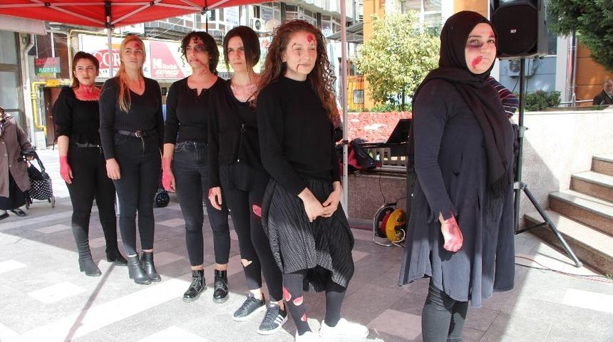 Devrek Kent Konseyinden  &ldquo;Kadına Şiddet &rdquo;  temalı defile