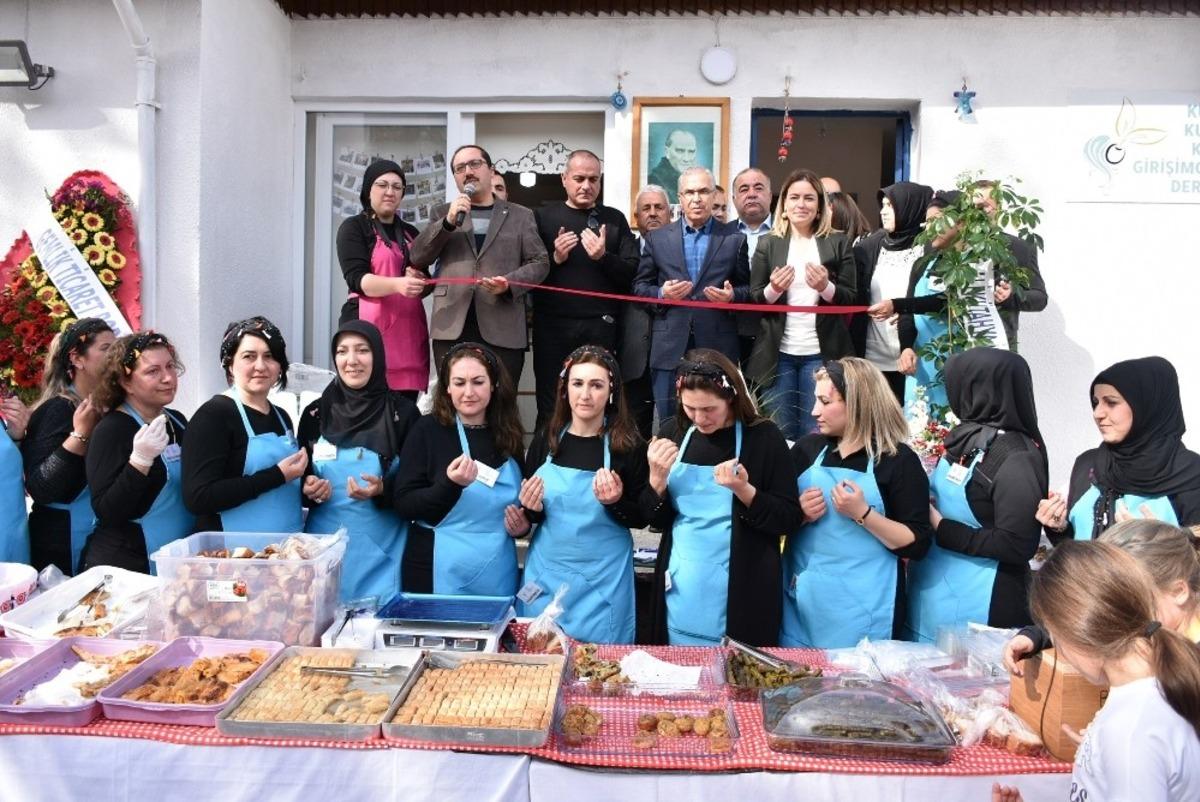 Kumlalı kadınlardan g&ouml;rkemli a&ccedil;ılış