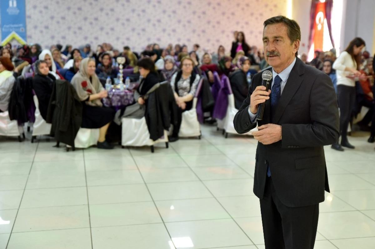 Bin 500 kadın şehitler i&ccedil;in dua etti