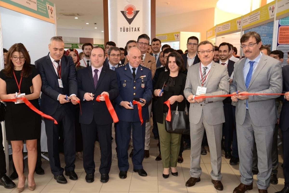 Lise &ouml;ğrencilerinin T&Uuml;BİTAK projeleri BU&Uuml;&rsquo;de sergileniyor