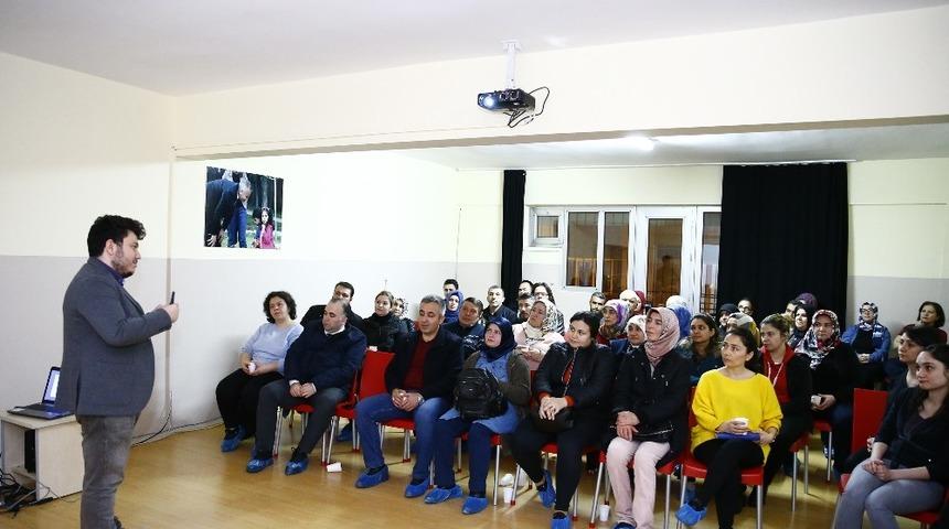Denizli&rsquo;de anne ve babalar psikoloji sohbet etkinliği