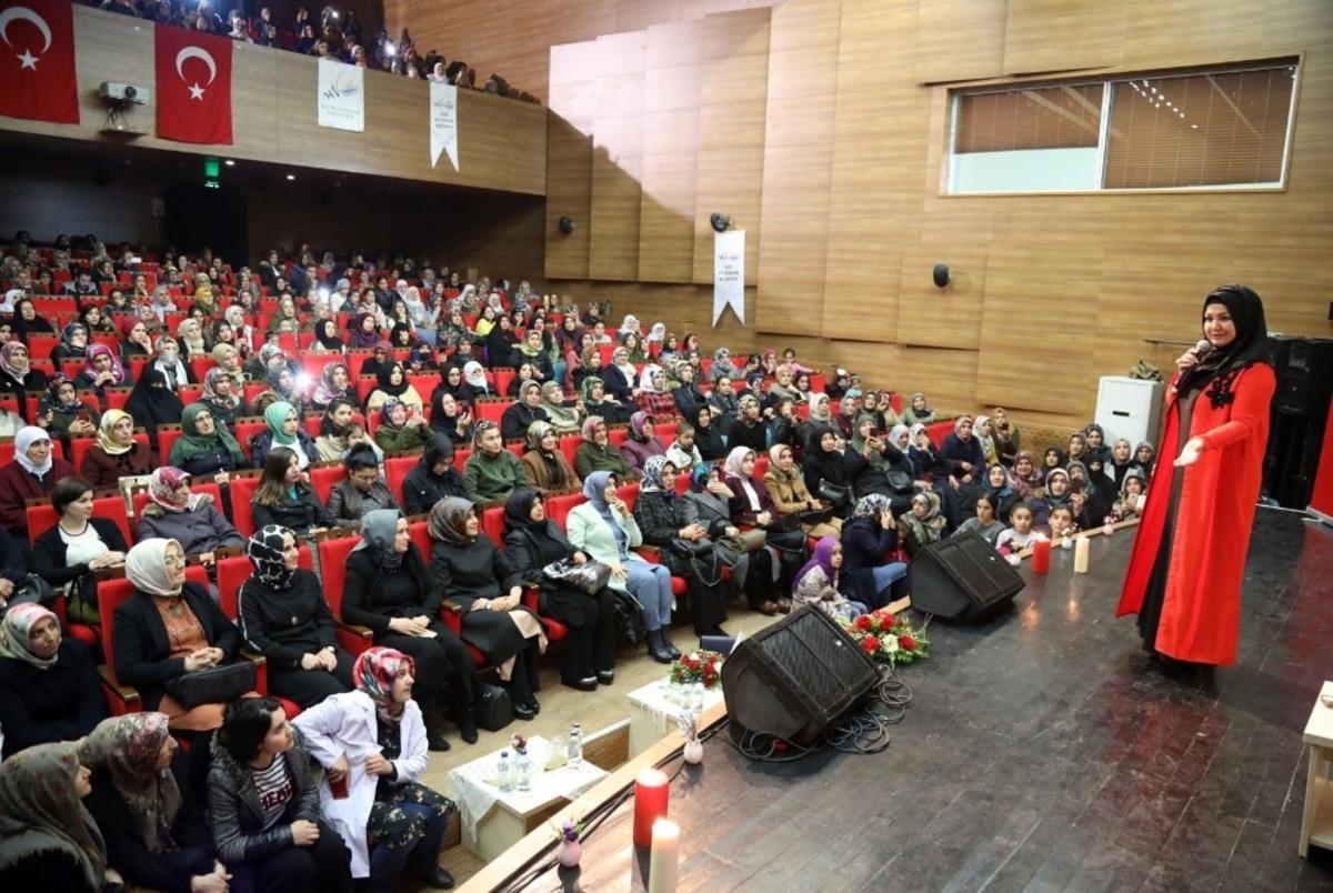 İkbal G&uuml;rpınar Vanlı kadınlarla buluştu