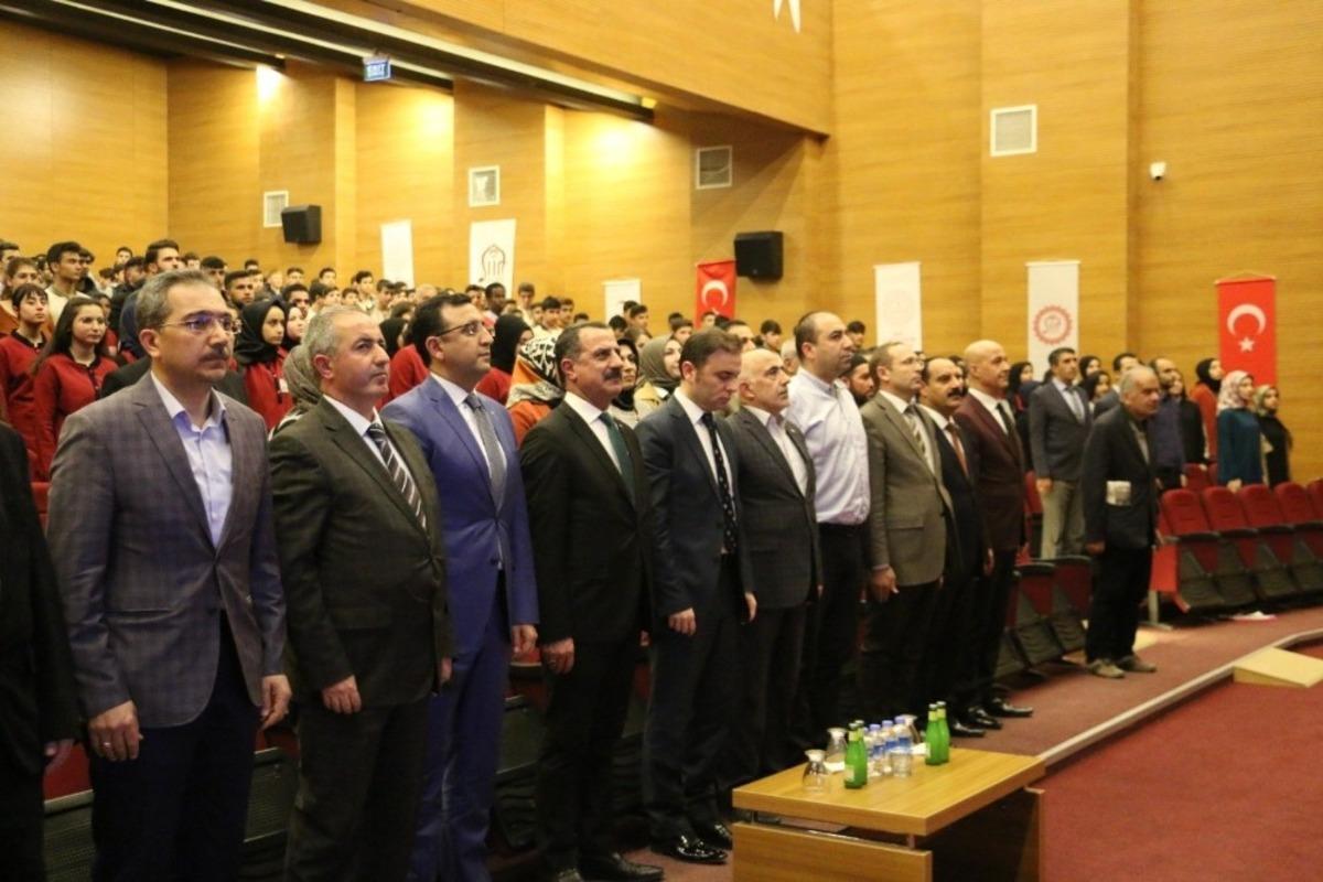 Siirt&rsquo;te deprem konulu tiyatro sergilendi