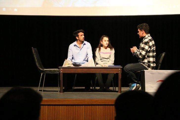 Siirt’te deprem konulu tiyatro sergilendi G4