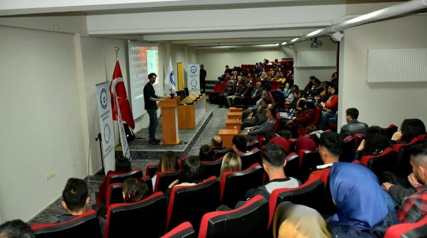 Buharkent&rsquo;de geleceğin meslekleri konuşuldu