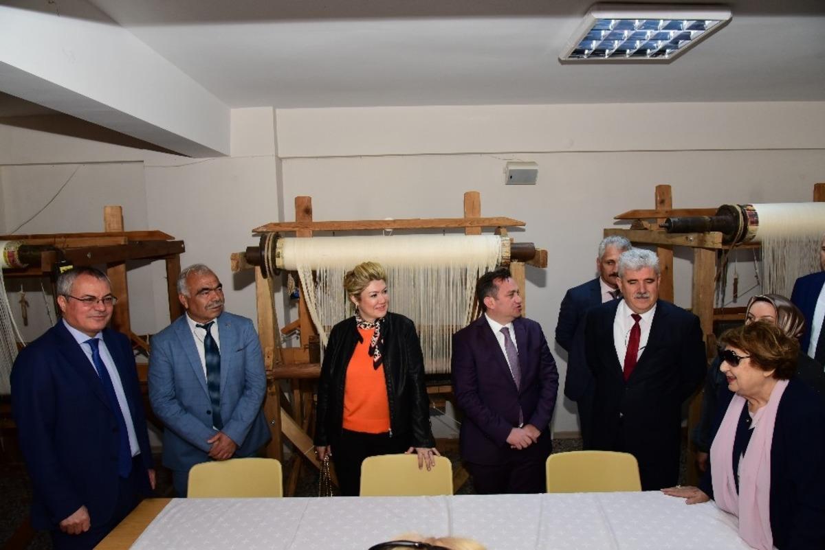 Y&ouml;resel Manisa Bezi Dokuma Kursu a&ccedil;ıldı