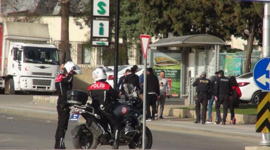 Şanlıurfa'da otobüs durağında şüpheli paket paniği