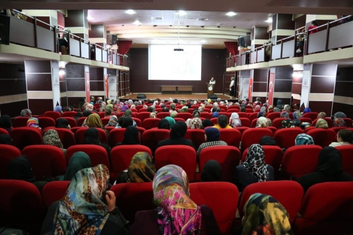 Belediyeden kadınlar g&uuml;n&uuml; programı