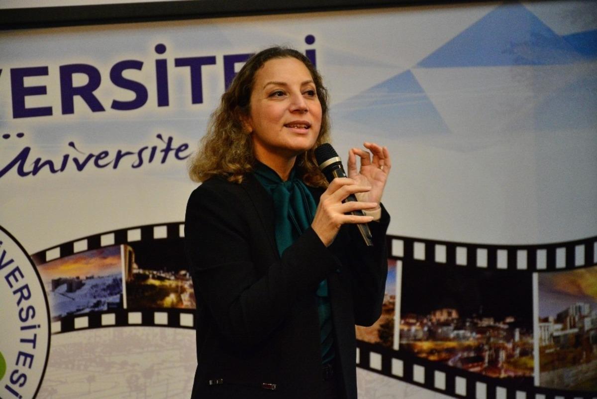 Rekt&ouml;r &Ccedil;akar &ldquo;Kız &ouml;ğrenciler olduk&ccedil;a başarılı&rdquo;