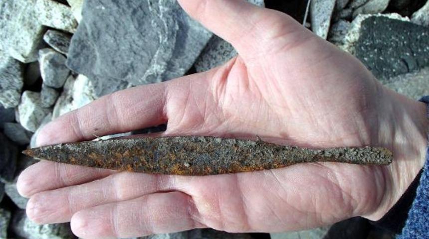 1500 yıllık ok ucu, buzullar eriyince ortaya çıktı
