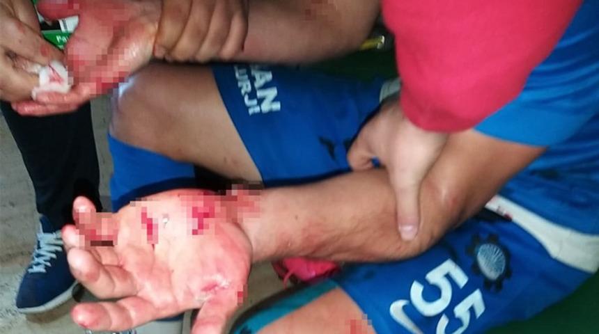 Maç sonu futbolculara bıçaklı saldırı!