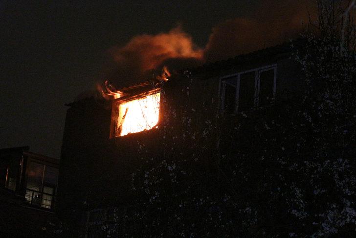 Beyoğlu'nda korkutan yangın! Bir ay önce boşaltılmıştı küle döndü G2