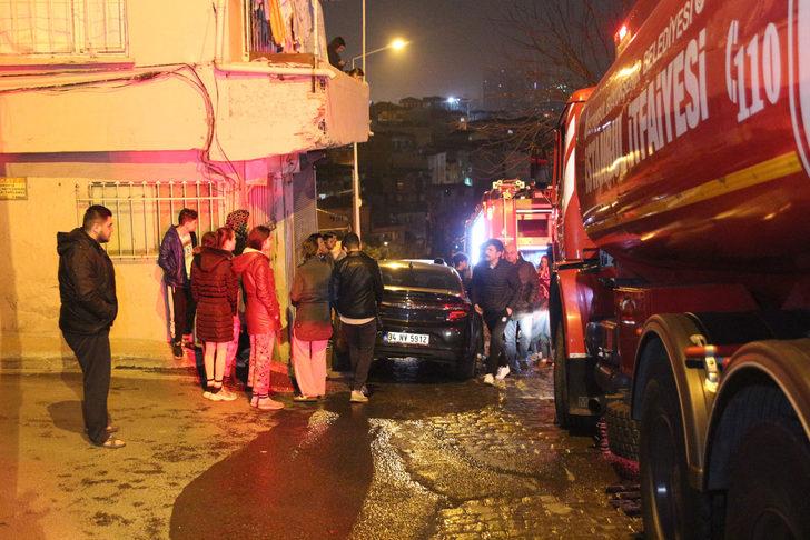 Beyoğlu'nda korkutan yangın! Bir ay önce boşaltılmıştı küle döndü G5