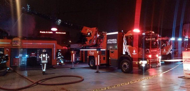 Tarihi Eyüp Meydanı'ndaki kafede çıkan yangın paniğe sebep oldu G2