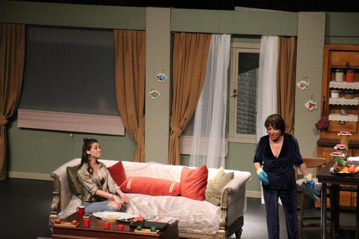 &rsquo;Plastik Aşklar&rsquo; oyunu Marmaris&rsquo;te seyirciyle buluştu