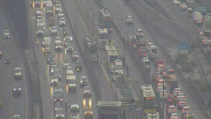 Haliç Köprüsü'nde metrobüs kazası G2