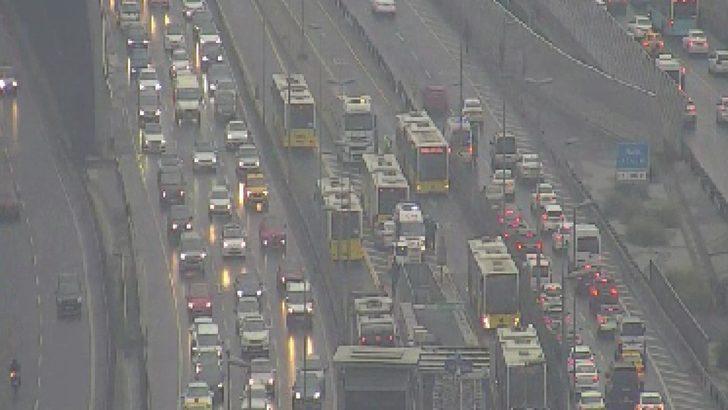 Haliç Köprüsü'nde metrobüs kazası G3