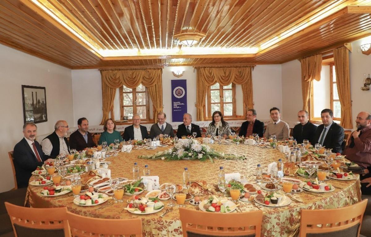 Dış paydaşlar ile iş birliği g&ouml;r&uuml;şmeleri s&uuml;r&uuml;yor