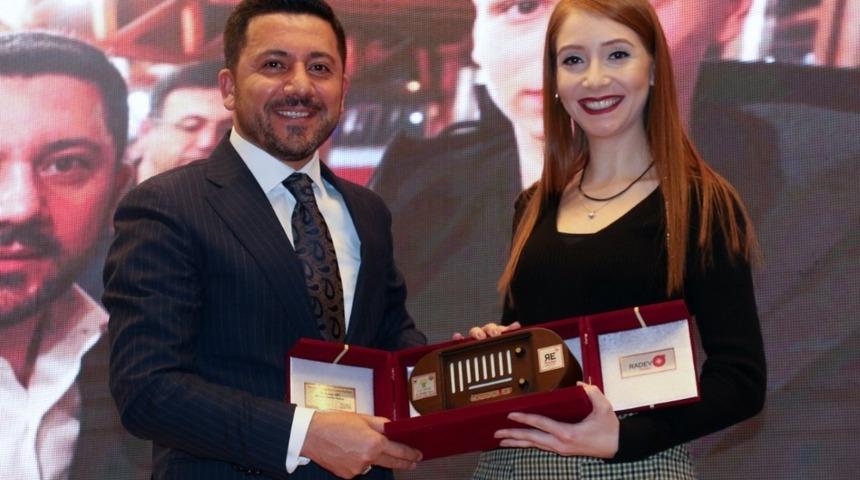 Belediye Başkanı Arı&rsquo;ya &lsquo;Pozitif Belediye Başkanı&rsquo; &ouml;d&uuml;l&uuml;