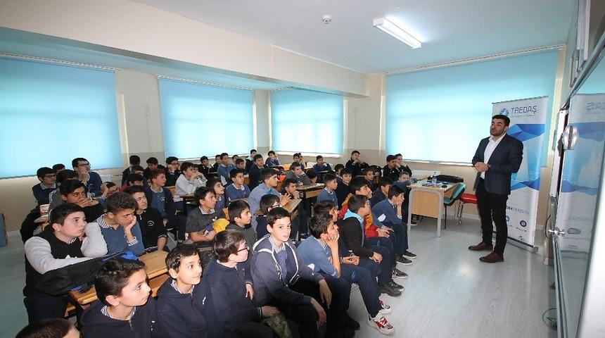 TREDAŞ, &ouml;ğrencilere enerji tasarrufunu anlattı