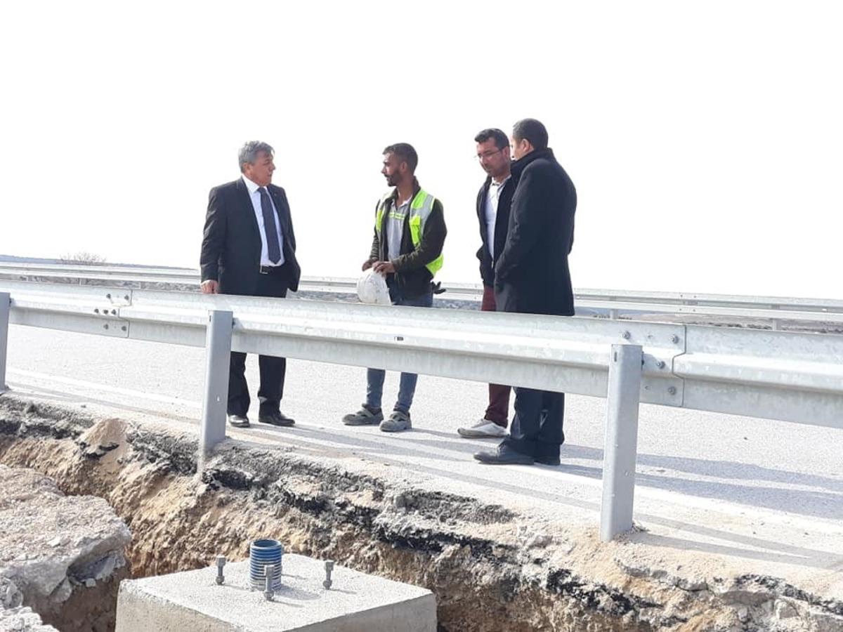 Altıntaş&rsquo;ta &ccedil;evre yolu aydınlatma &ccedil;alışmaları