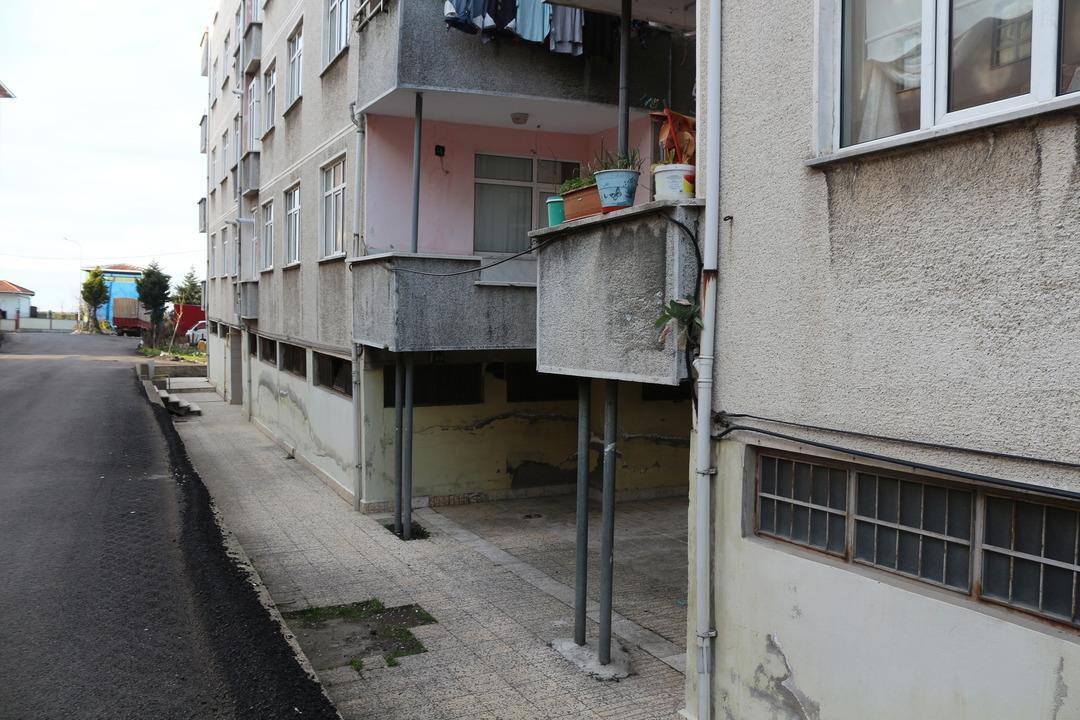 Demir direklerle &ouml;nlem aldılar ama... Rize'nin Pisa Kuleleri alarm veriyor!