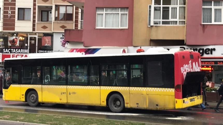 &Uuml;sk&uuml;dar&rsquo;da İETT otob&uuml;s&uuml;nde korkutan yangın