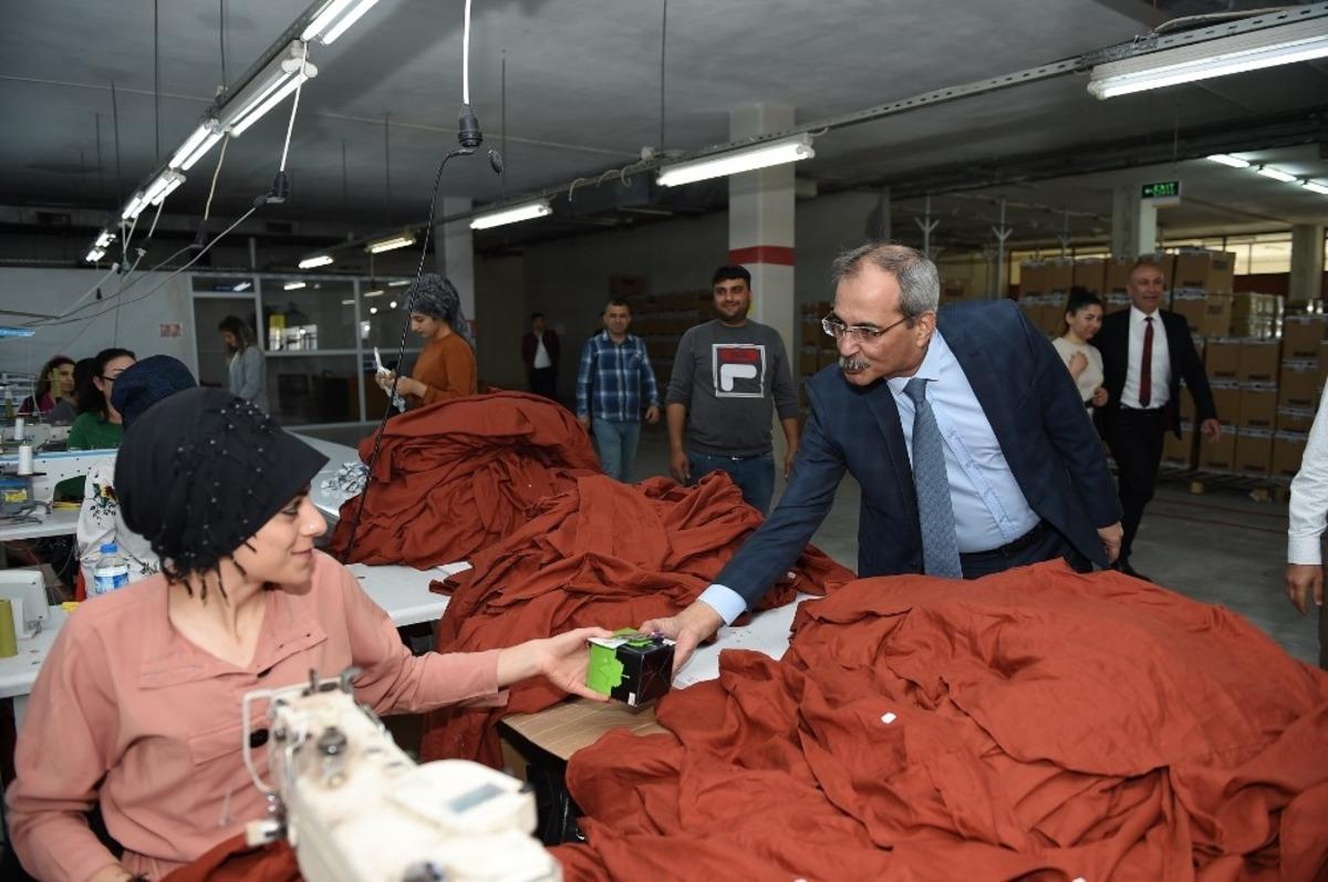 Başkan Bozdoğan&rsquo;dan tarım ve tekstilde &ccedil;alışan iş&ccedil;i kadınlara s&uuml;rpriz ziyaret