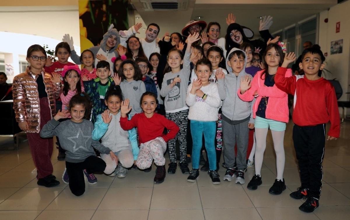 Menteşe Belediye Tiyatrosu &ccedil;ocukları g&uuml;ld&uuml;rd&uuml;