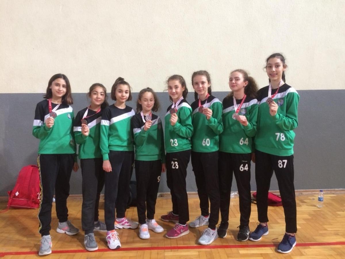 Salihlili karateciler, &Ccedil;anakkale Şehitleri i&ccedil;in m&uuml;cadele etti